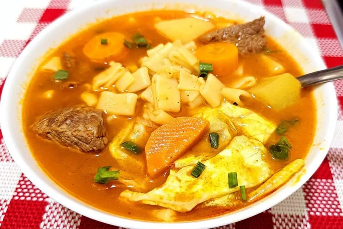 Sopa de legumes com carne: ótimo para servir no seu jantar e