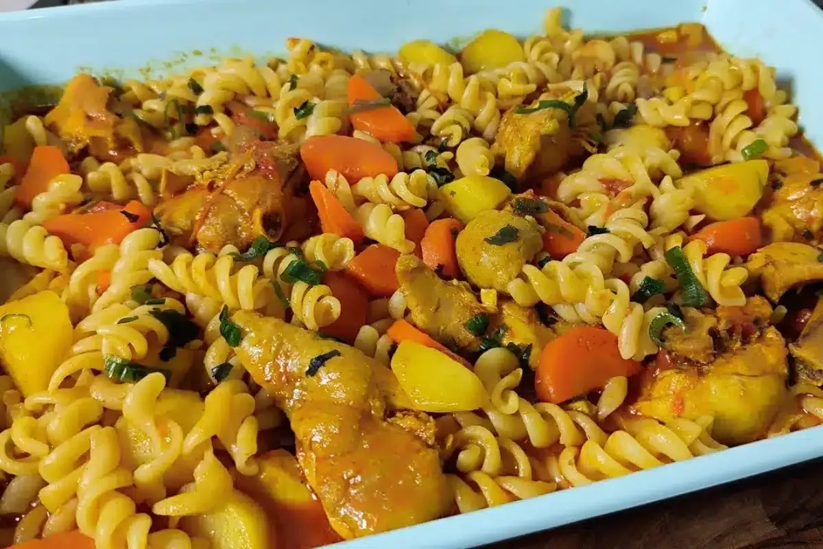 Sopa de macarrão com frango da vovó: fica pronta rapidinho e