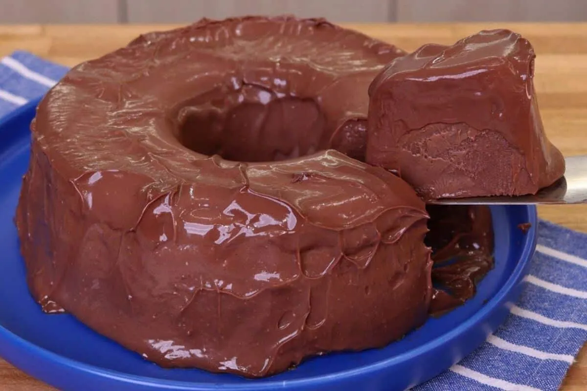Sorvetão de chocolate super cremoso e fácil de fazer, sem ov