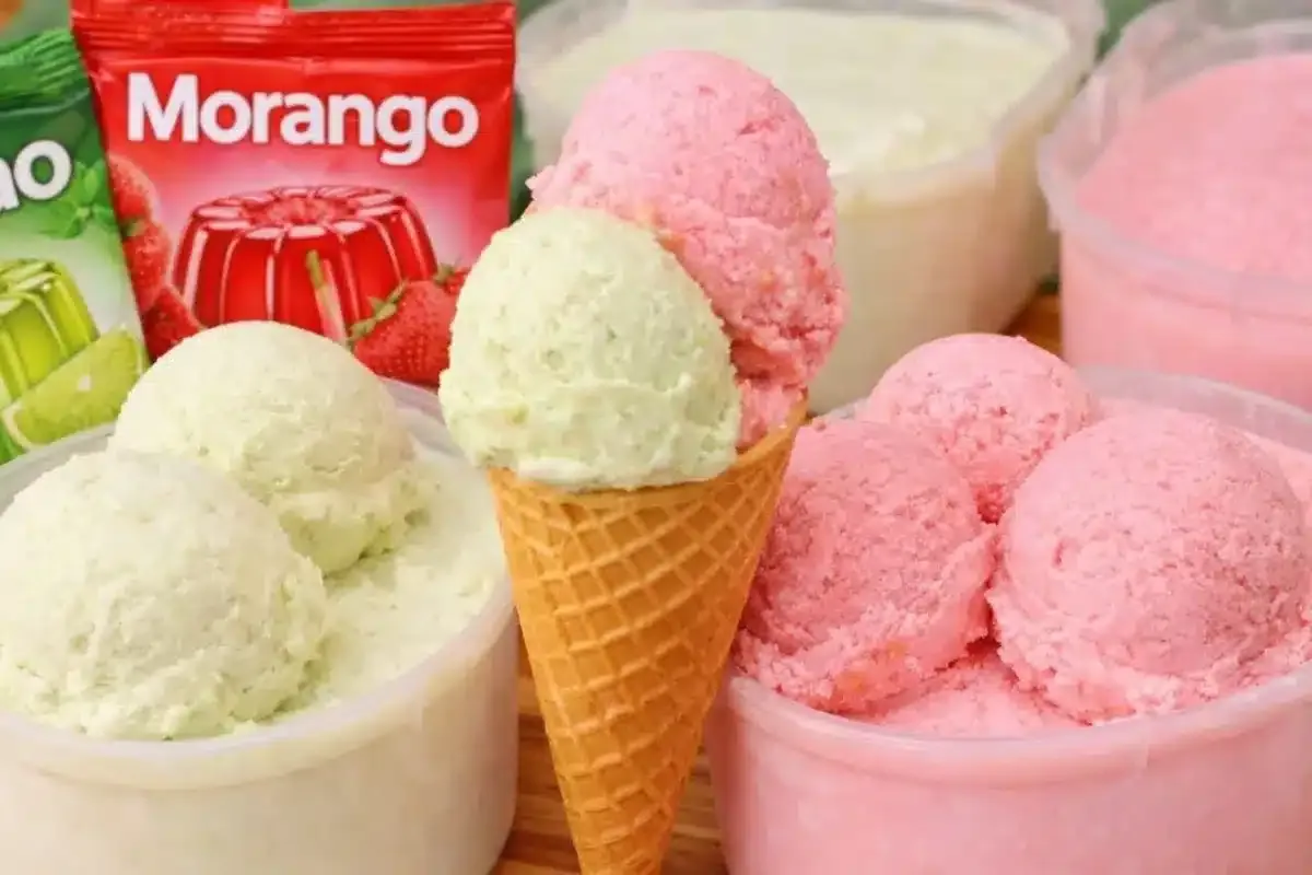 Sorvete caseiro de gelatina simples e gostoso para você refr