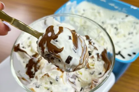 Sorvete caseiro feito com sobra de chantilly para uma sobrem