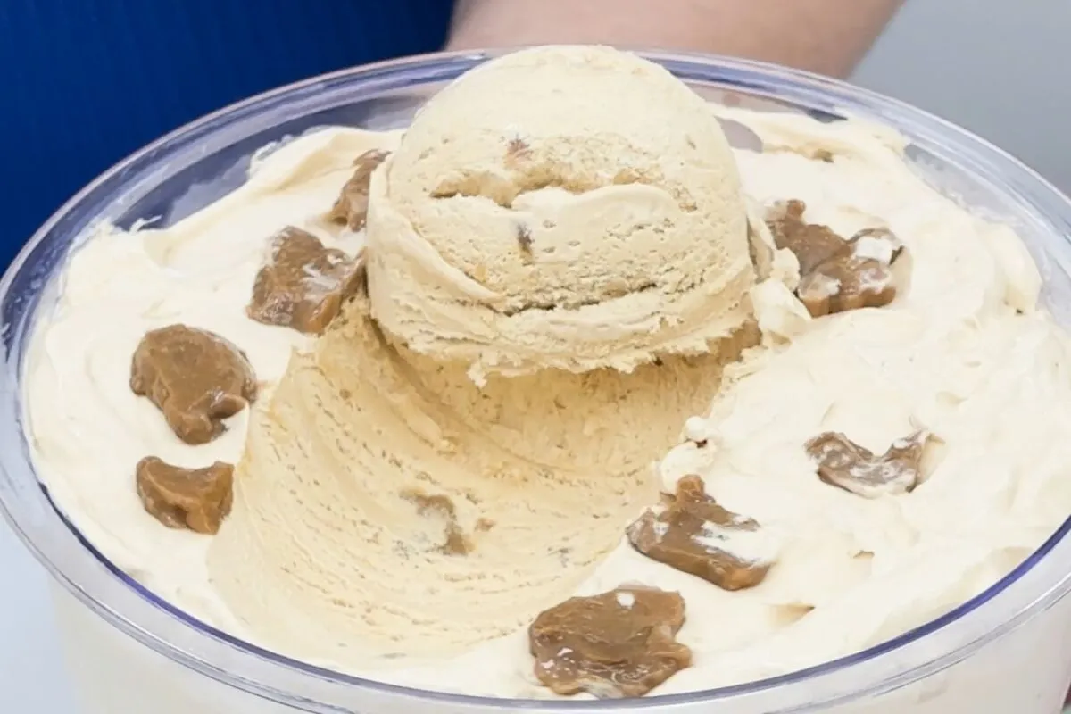 Sorvete de doce de leite com 2 ingredientes, o mais fácil e