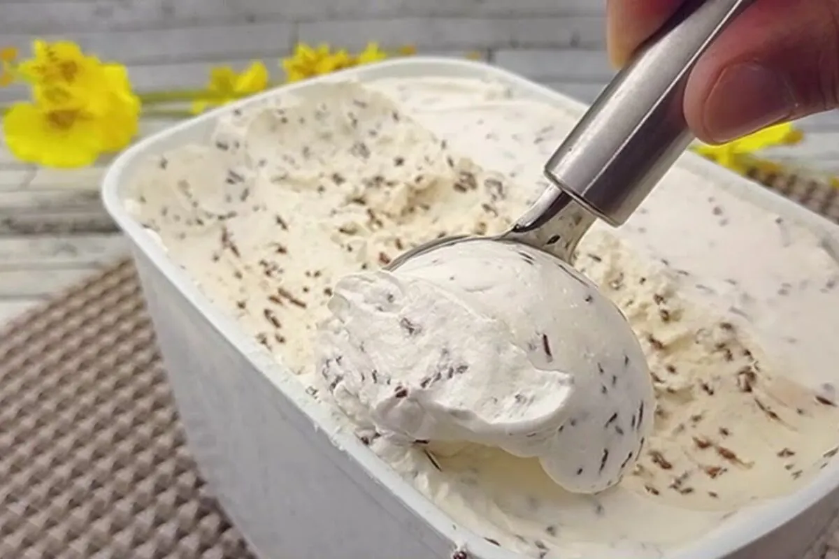 Sorvete de flocos cremoso, rápido e delicioso que você faz u