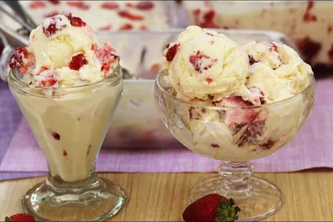 Sorvete de leite ninho com morango cremoso: irresistível igu
