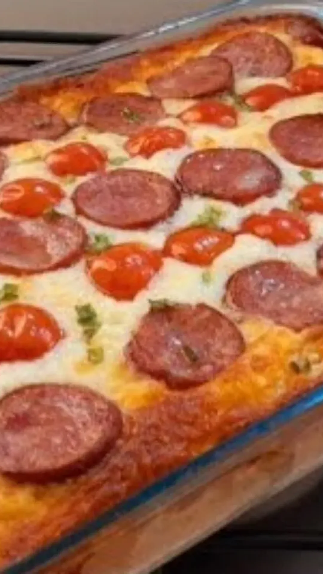 A melhor torta de calabresa com queijo que já comi: nem precisa pedir pizza no fim de semana