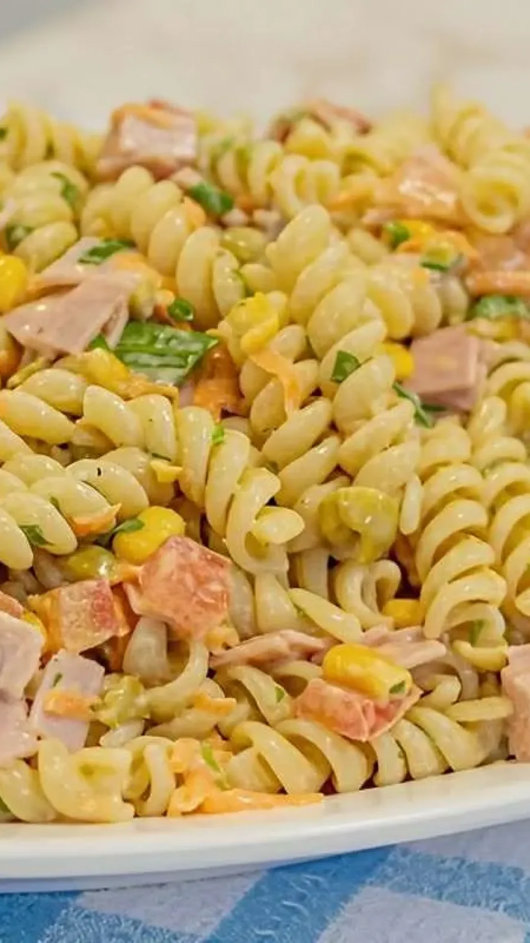 A receita que sempre faz sucesso no churrasco: macarronese ou salada de macarrão com maionese