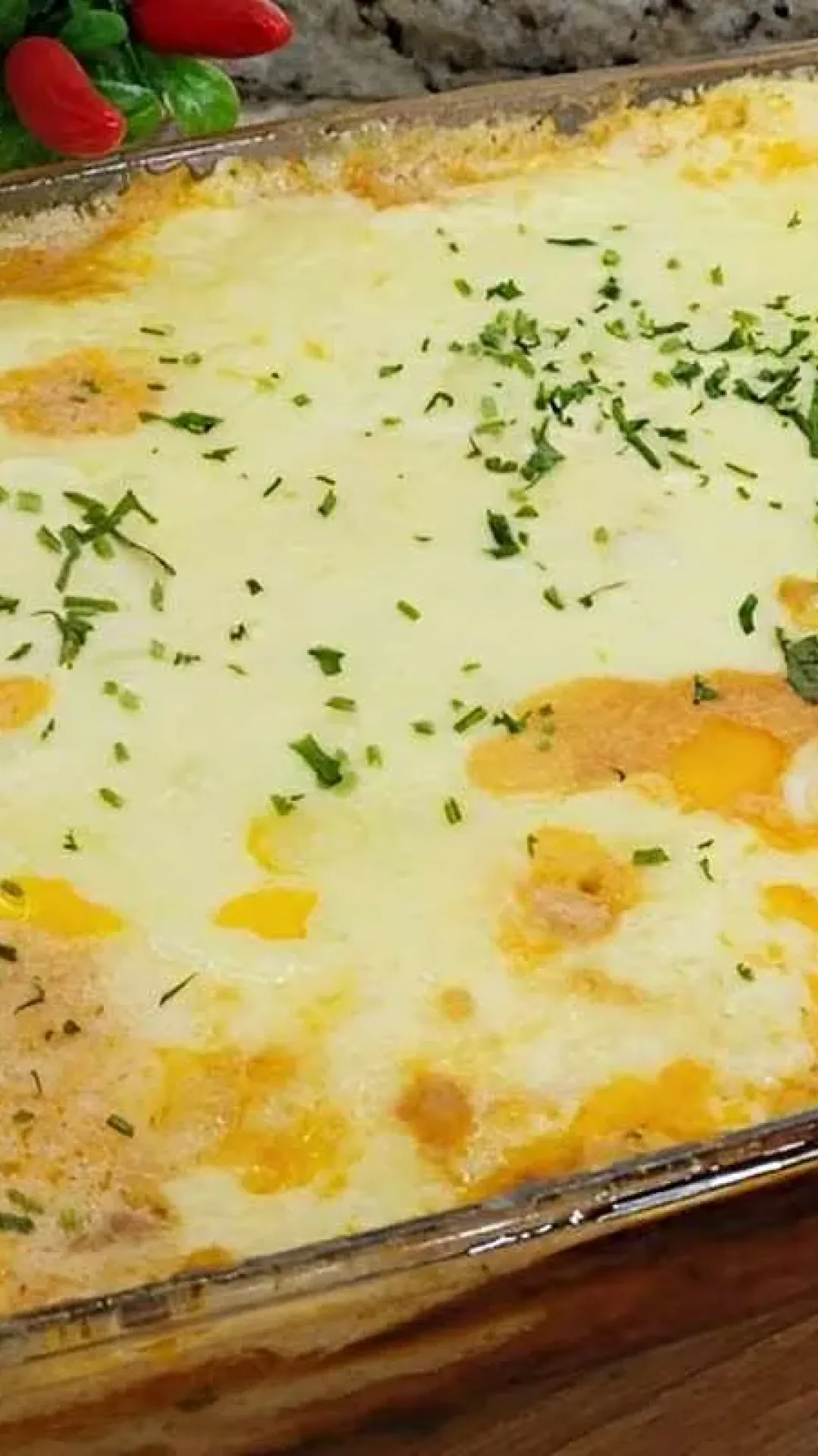 Agora só faço filé de frango enrolado com presunto mussarela e molho branco no forno e é um sucesso