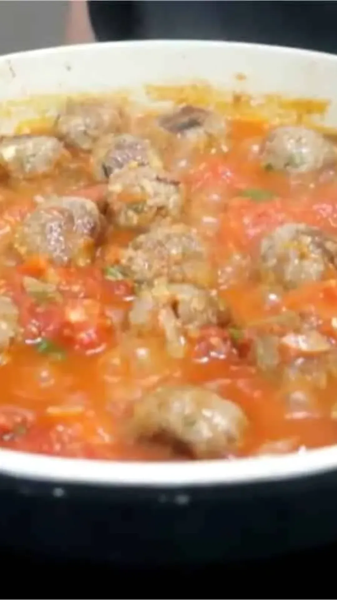 Almôndegas com aveia ao molho de tomate para uma refeição nutritiva e muito prática