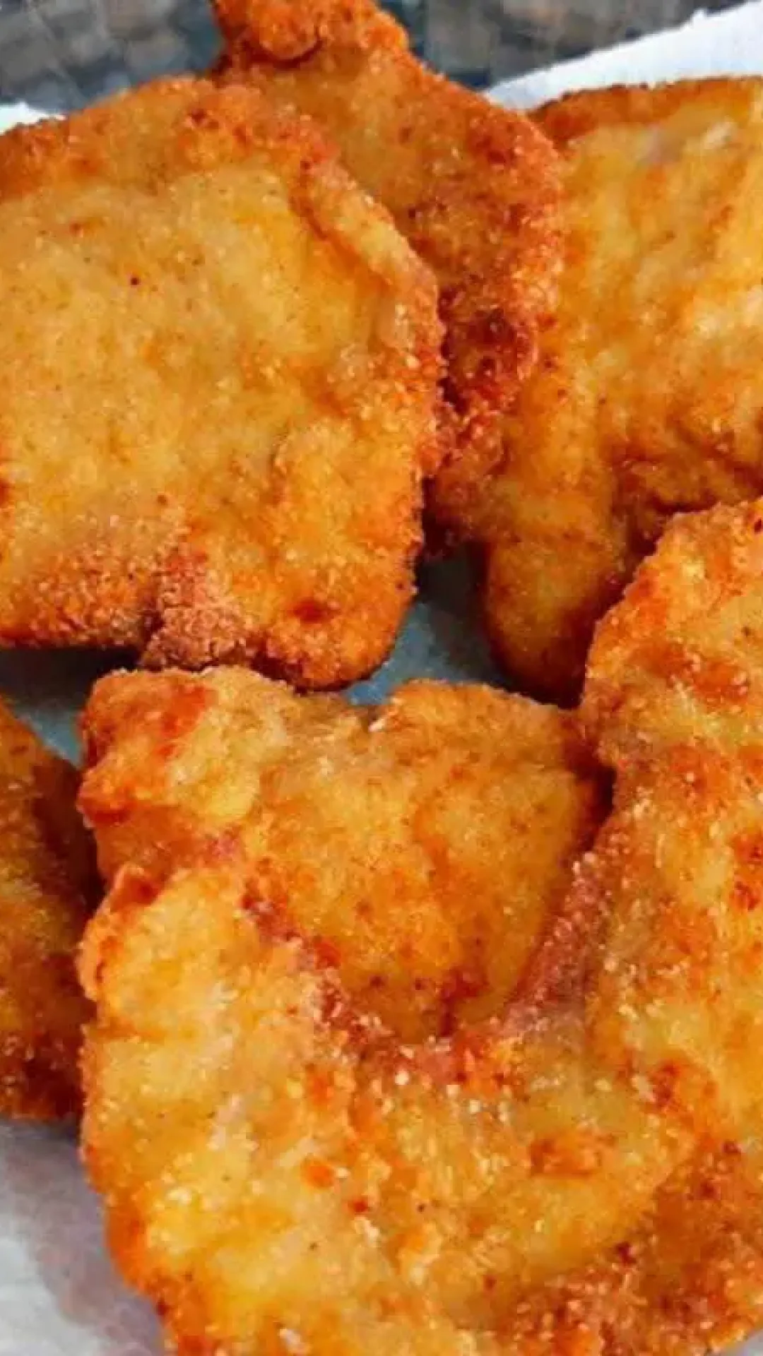 Aprenda a fazer aquele frango empanado de restaurante com uma casca sequinha e crocante