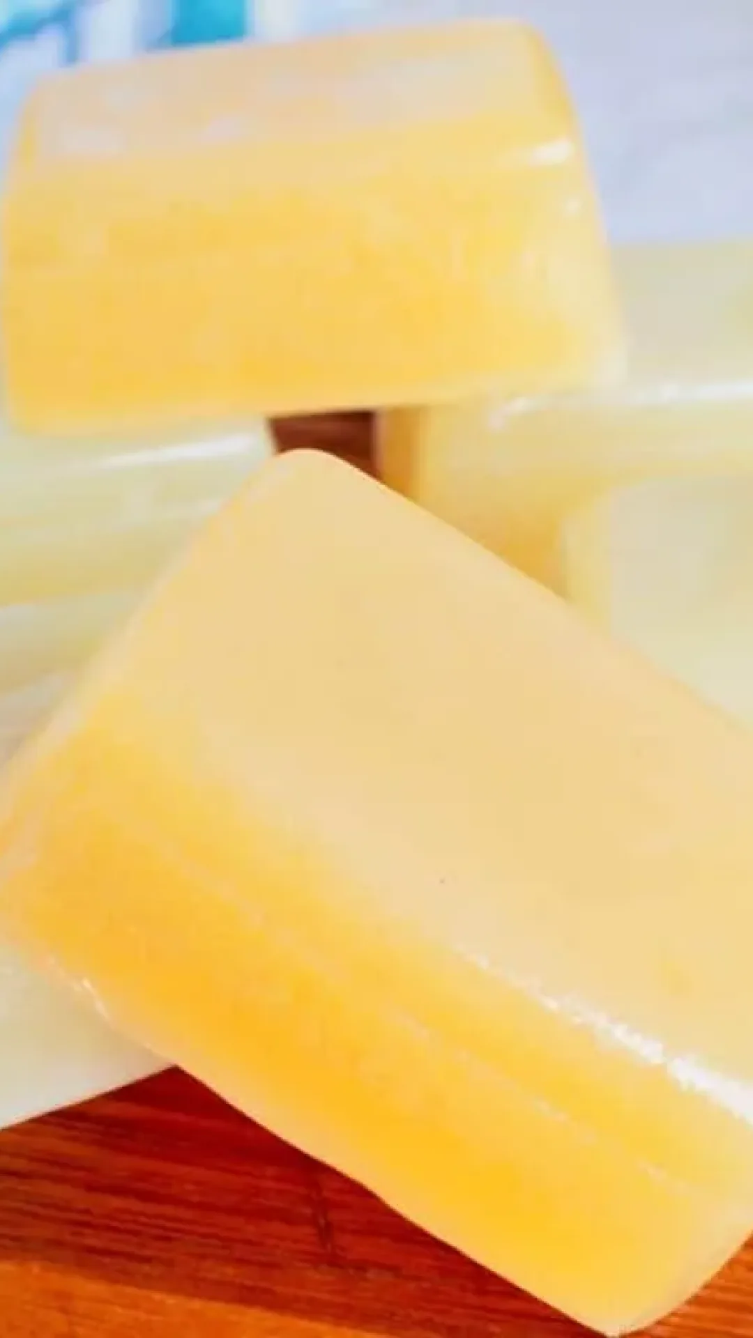 Aprenda a preparar sabão glicerinado caseiro e economize dinheiro na compra do mercado