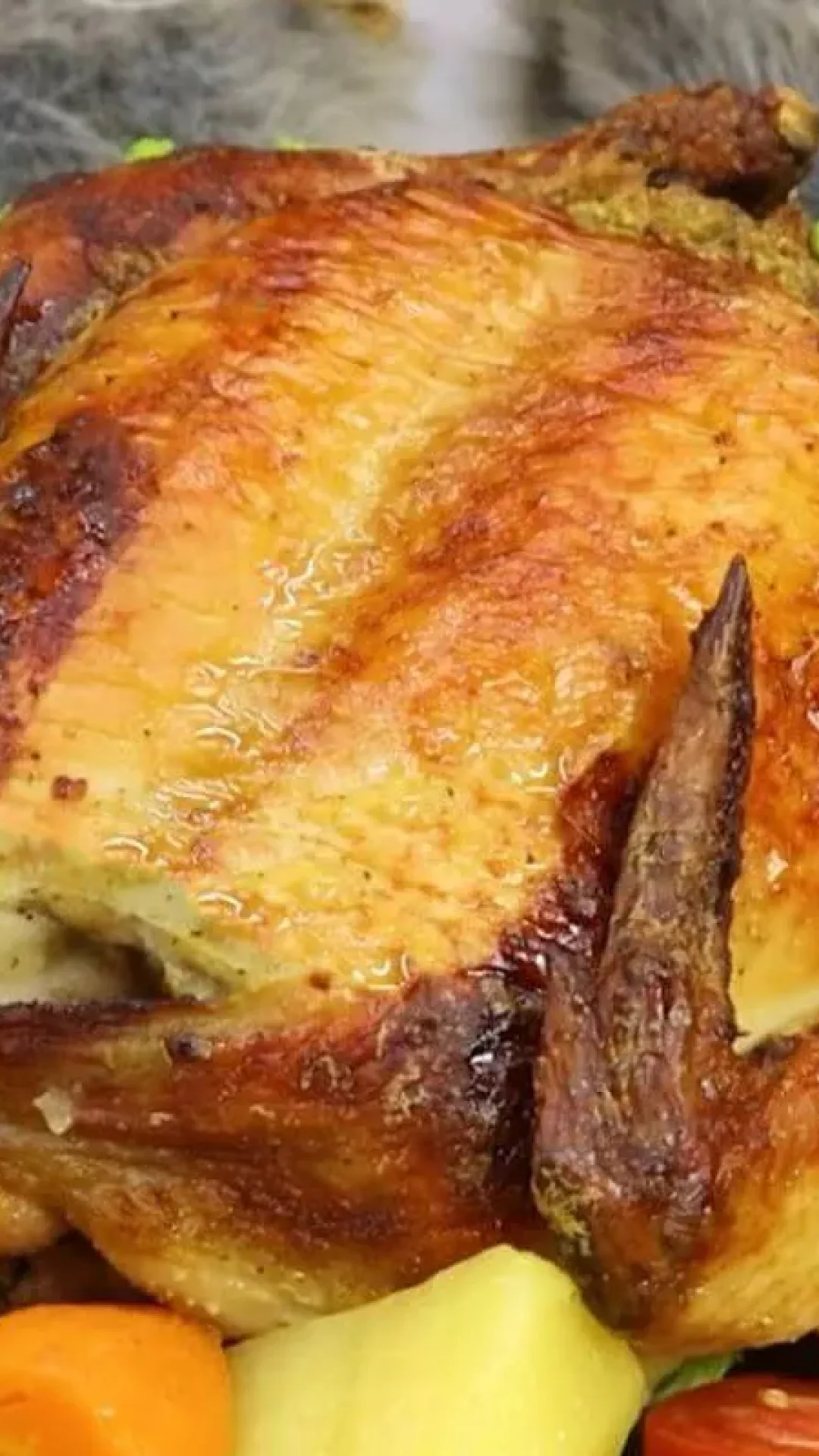 Aprenda a temperar e preparar um frango de natal delicioso para sua ceia de natal