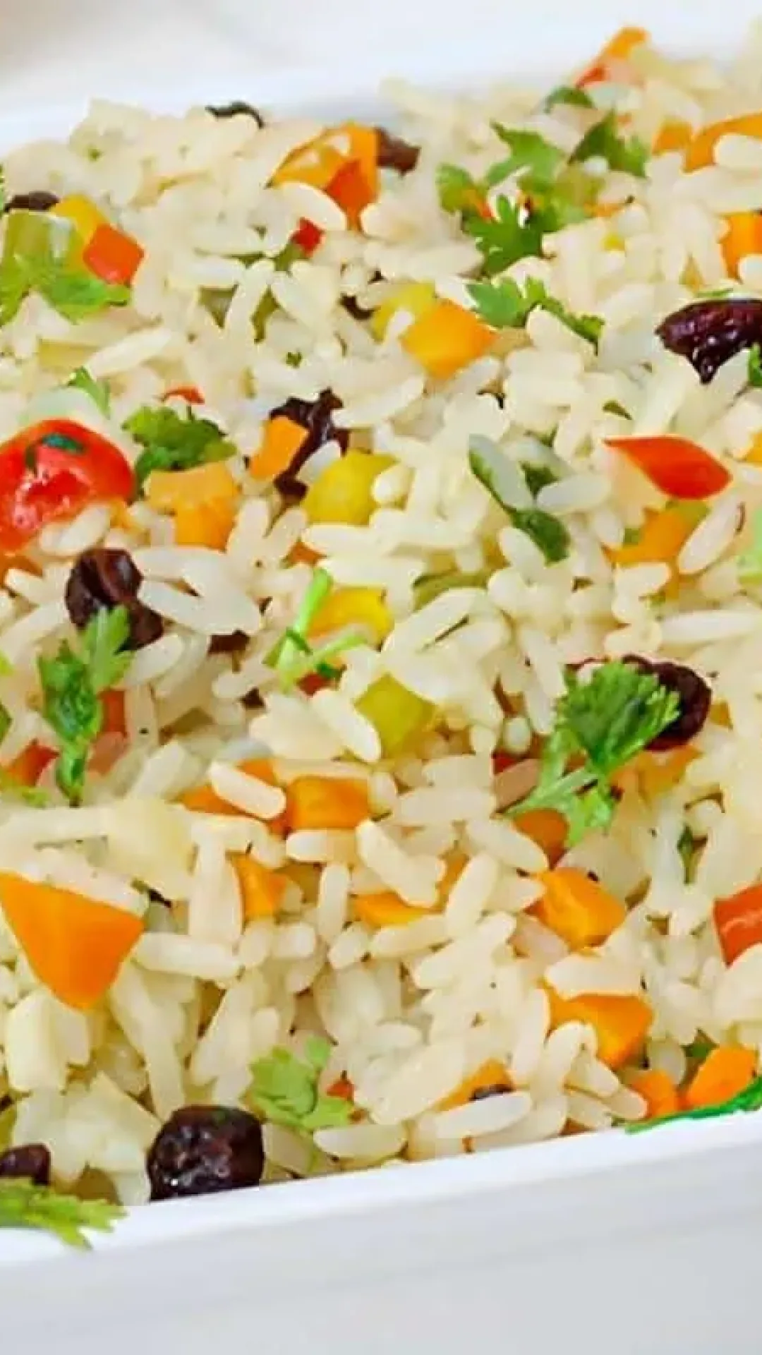 Aprenda como preparar e temperar um arroz à grega que é sucesso em toda ceia de natal