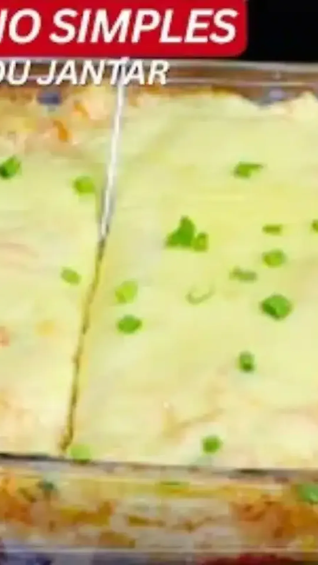 Arroz de forno com frango: o prato simples, fácil e cremoso para você resolver o almoço da família de um jeito delicioso.