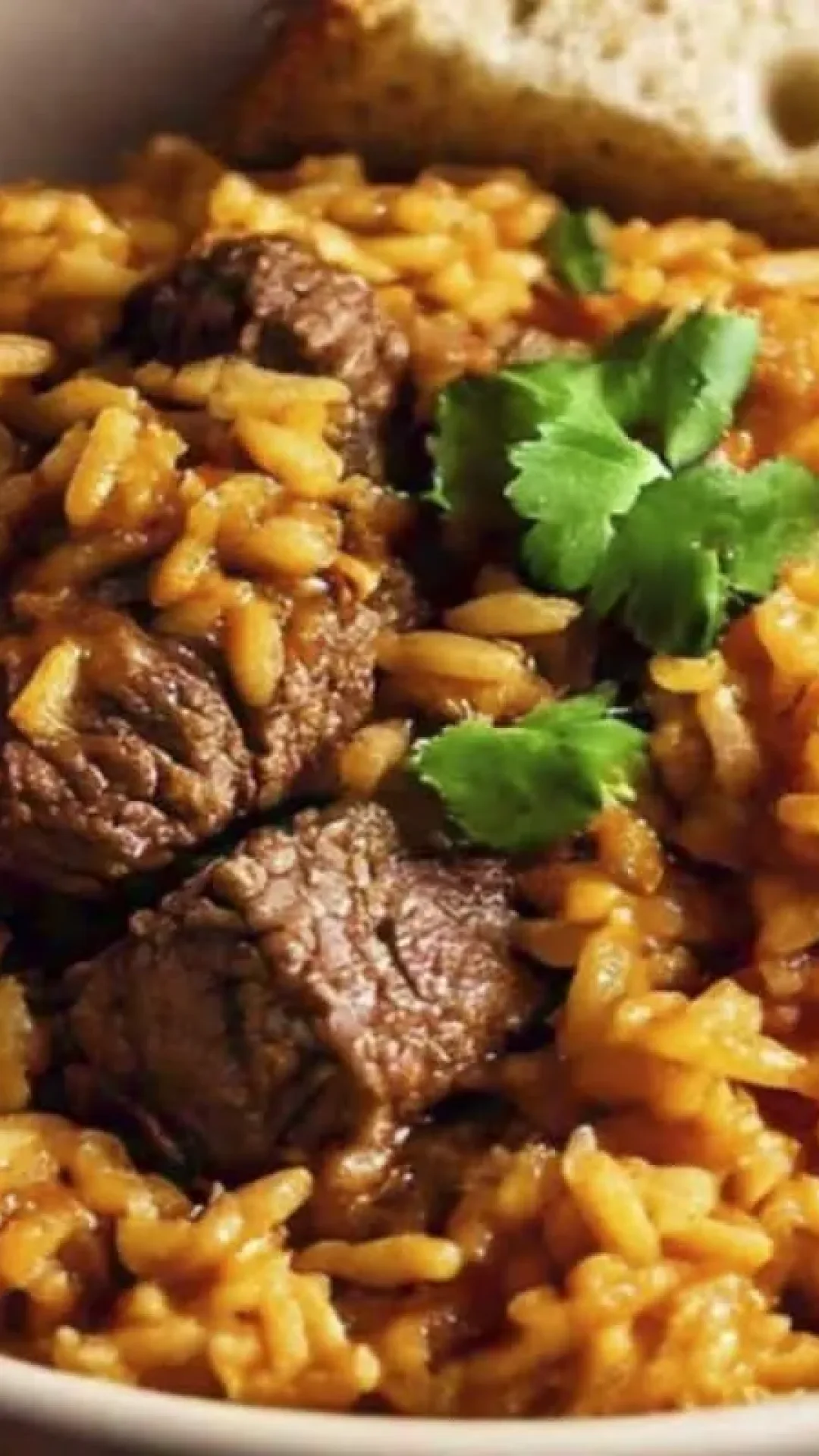 Arroz maria isabel: não deixe o almoço cair na mesmice e surpreenda a todos com este prato tradicional