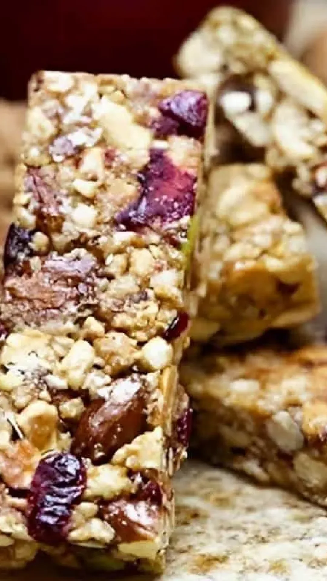 Barra de cereal caseira com 4 ingredientes fácil de fazer e perfeita para o lanche de toda a família