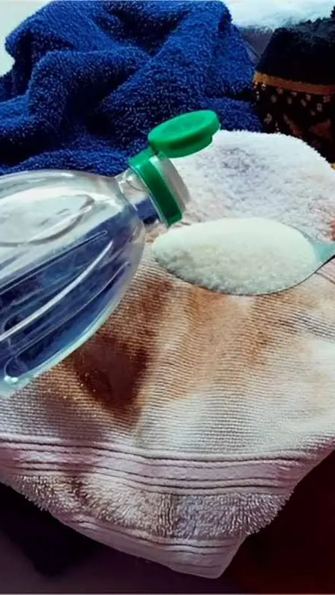 Basta colocar essa misturinha para acabar com o mofo nas roupas brancas e coloridas