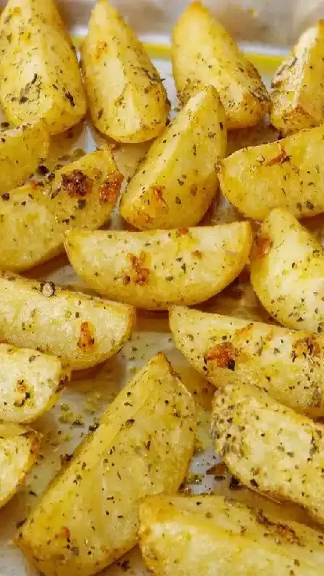Batata assada crocante e temperadinha: você vai esquecer a batata frita para o almoço