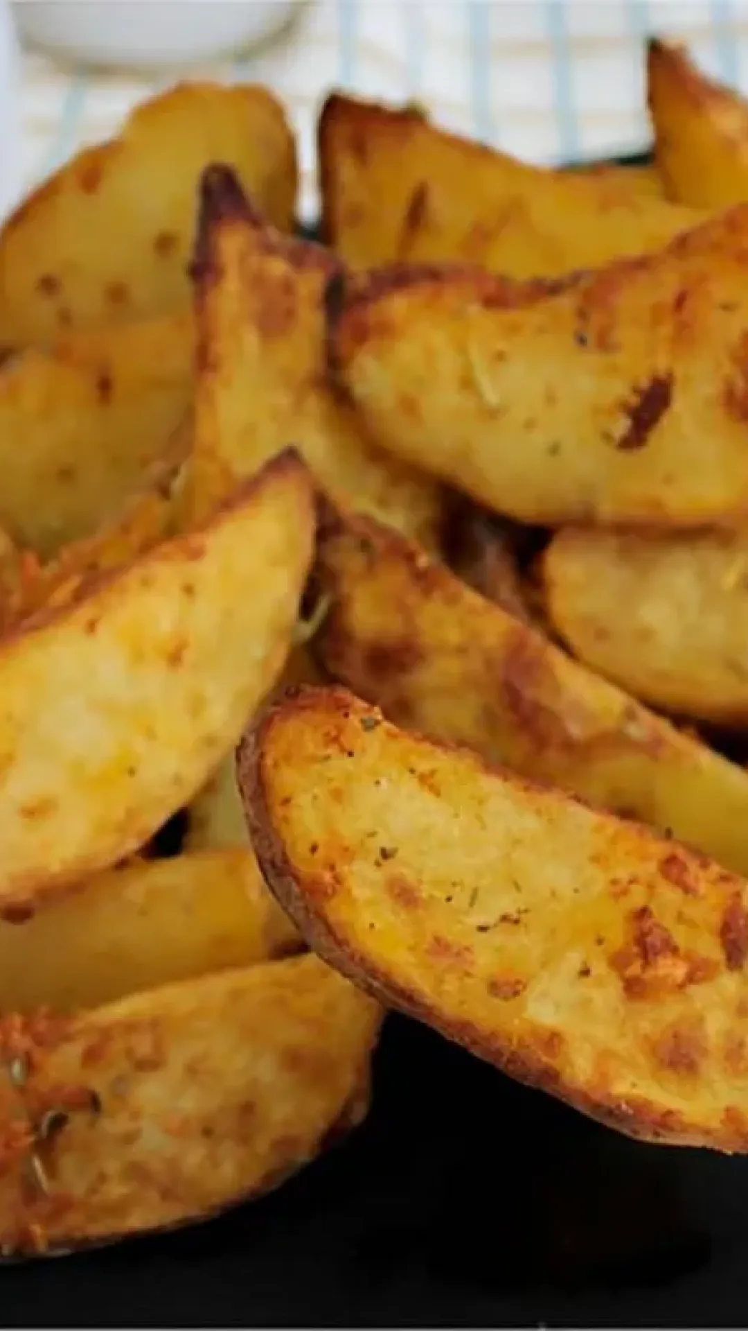 Batata rústica assada no forno ou airfryer deliciosa e perfeita para acompanhar carnes e lanches