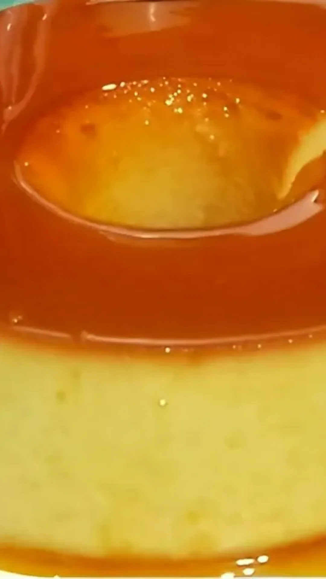 Bati leite ovos e leite condensado e fiz um pudim de leite condensado cremoso e delicioso