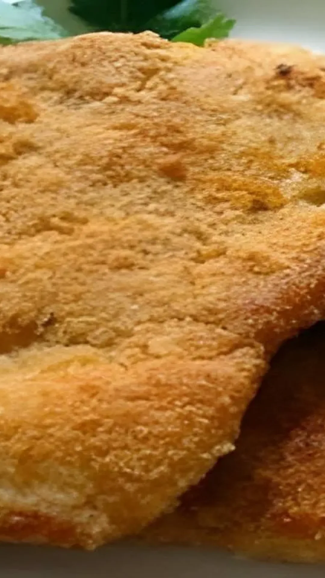 Bife à milanesa com casquinha grossa e crocante uma delícia para servir no almoço de dia das mães