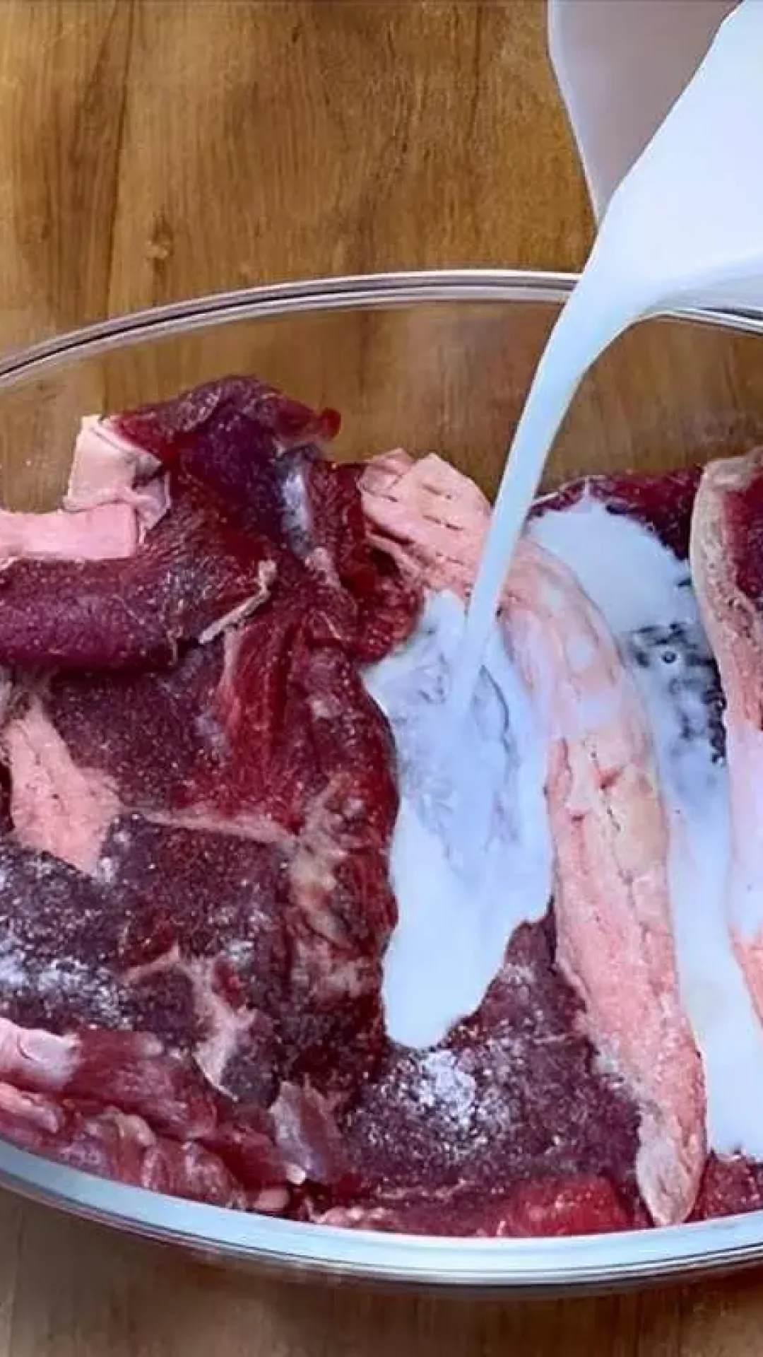 Bife à parmegiana assado bem macio e saboroso feito com um truque imperdível