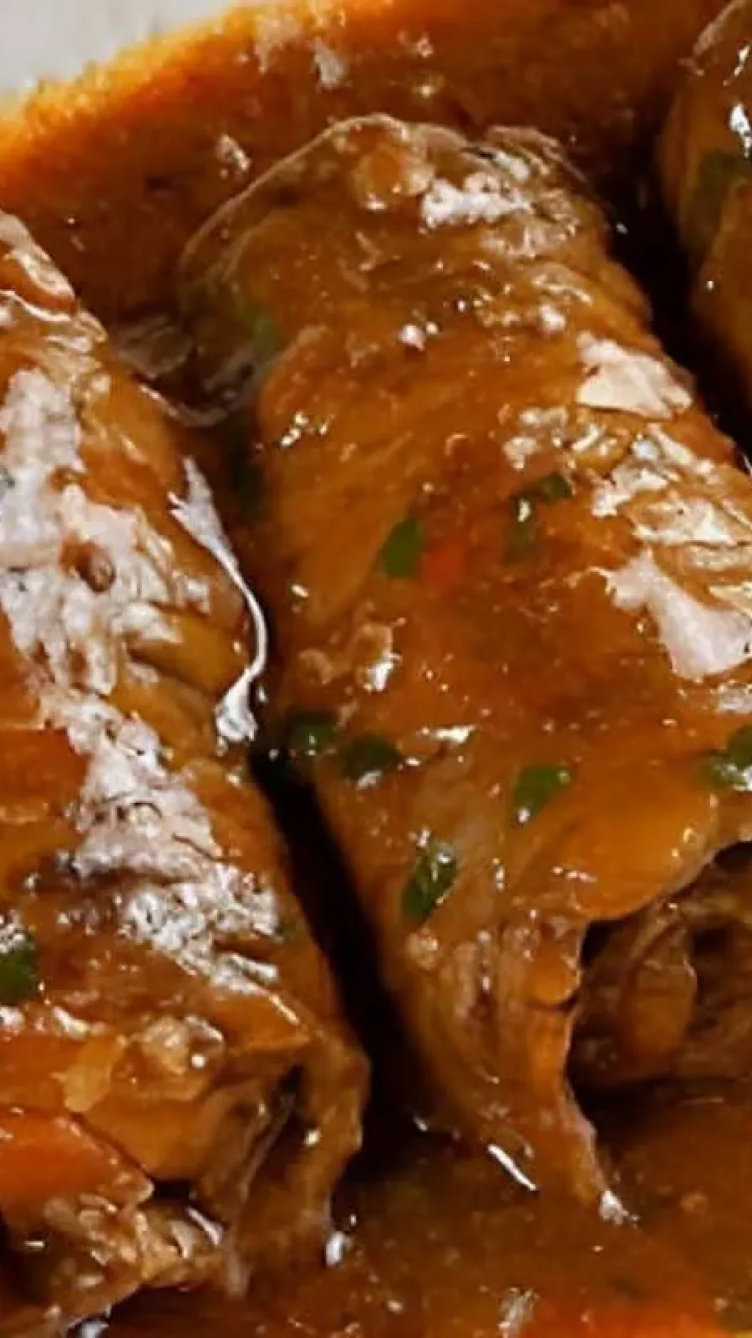 Bife à rolê bem recheado e suculento perfeito para servir no almoço ou jantar