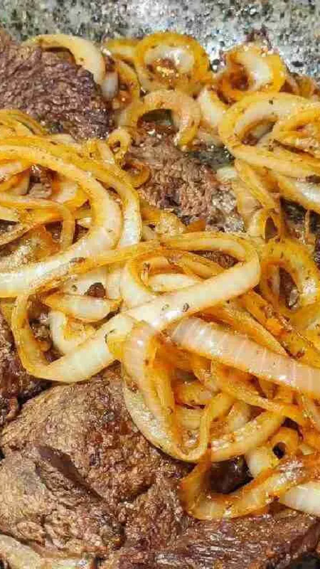 Bife acebolado com um segredo da minha avó para ficar macio e suculento