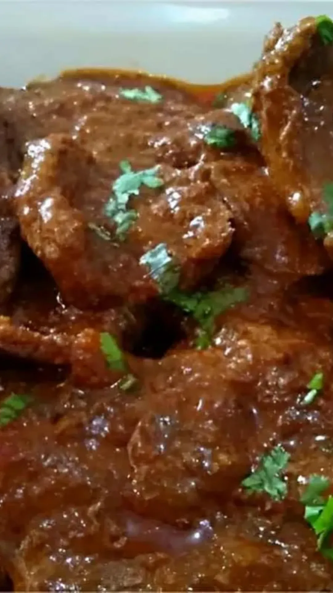Bife ao molho feito na panela de pressão uma receita rápida e deliciosa para servir no dia a dia
