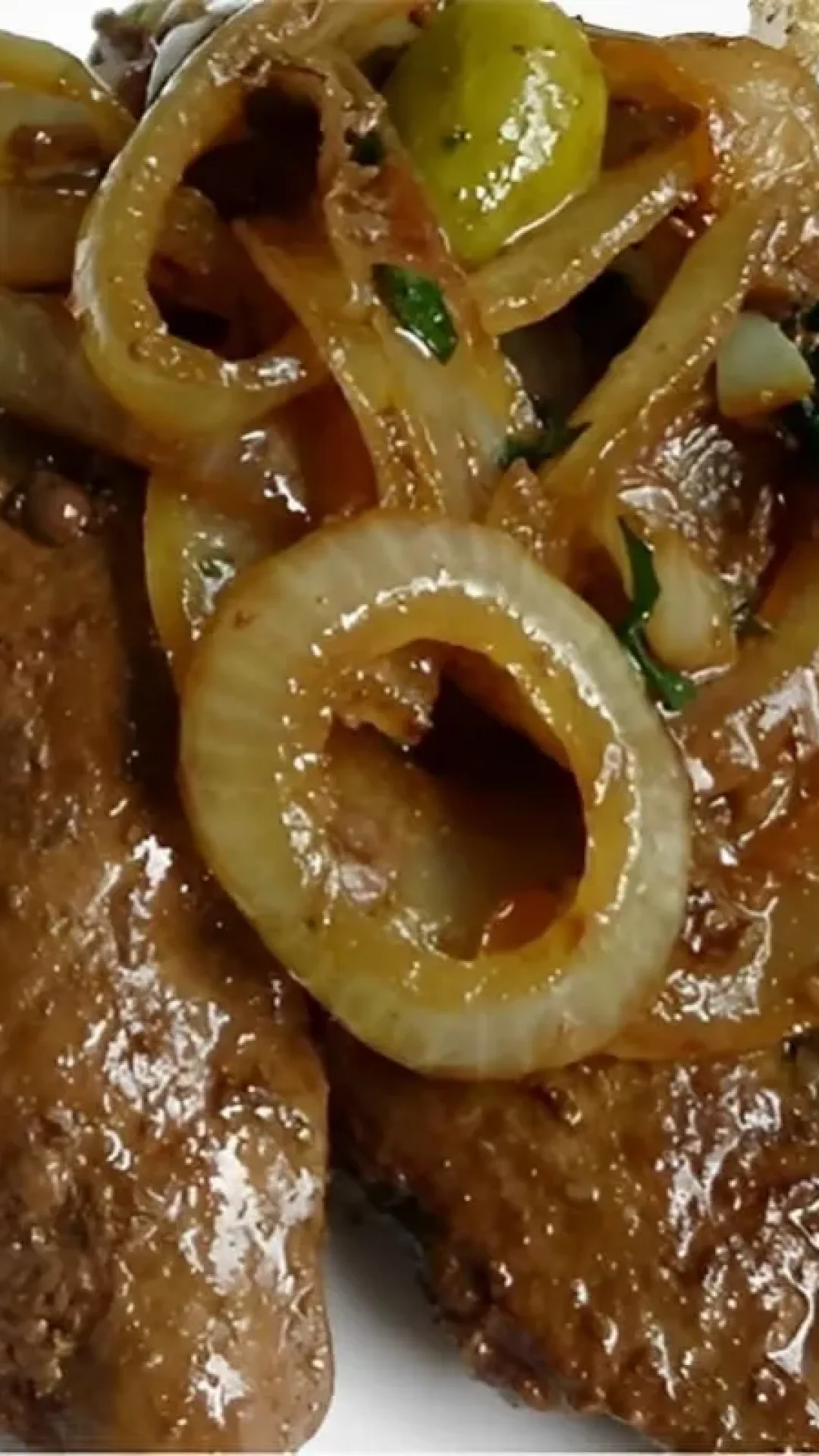 Bife de fígado acebolado e seus truques fica macio e delicioso