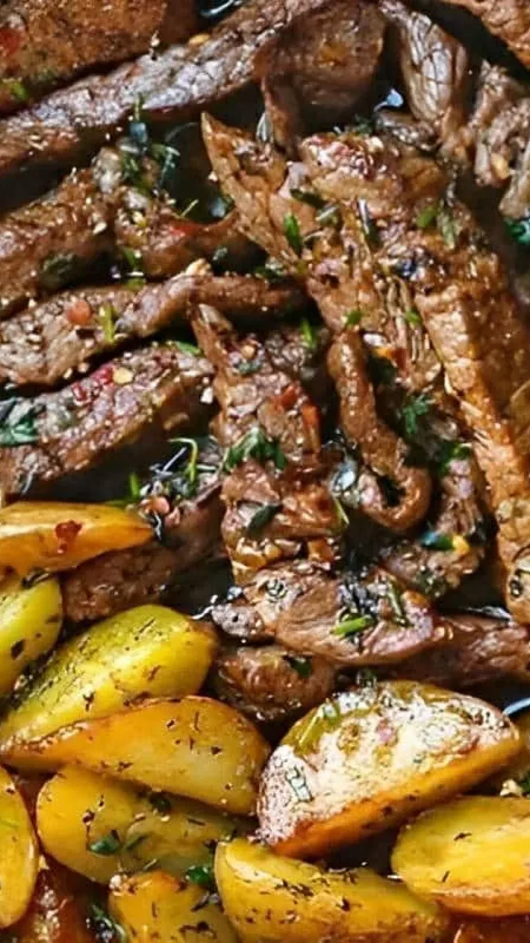 Bife na manteiga com alho um contra filé em tiras saboroso para o seu almoço ou jantar