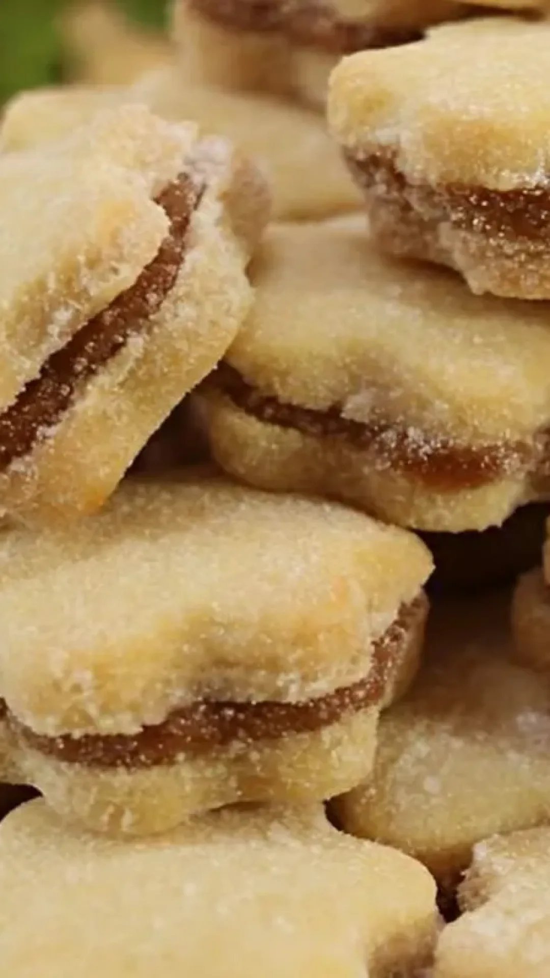 Biscoitinho casadinho de doce de leite que derrete na boca perfeito para a hora do café