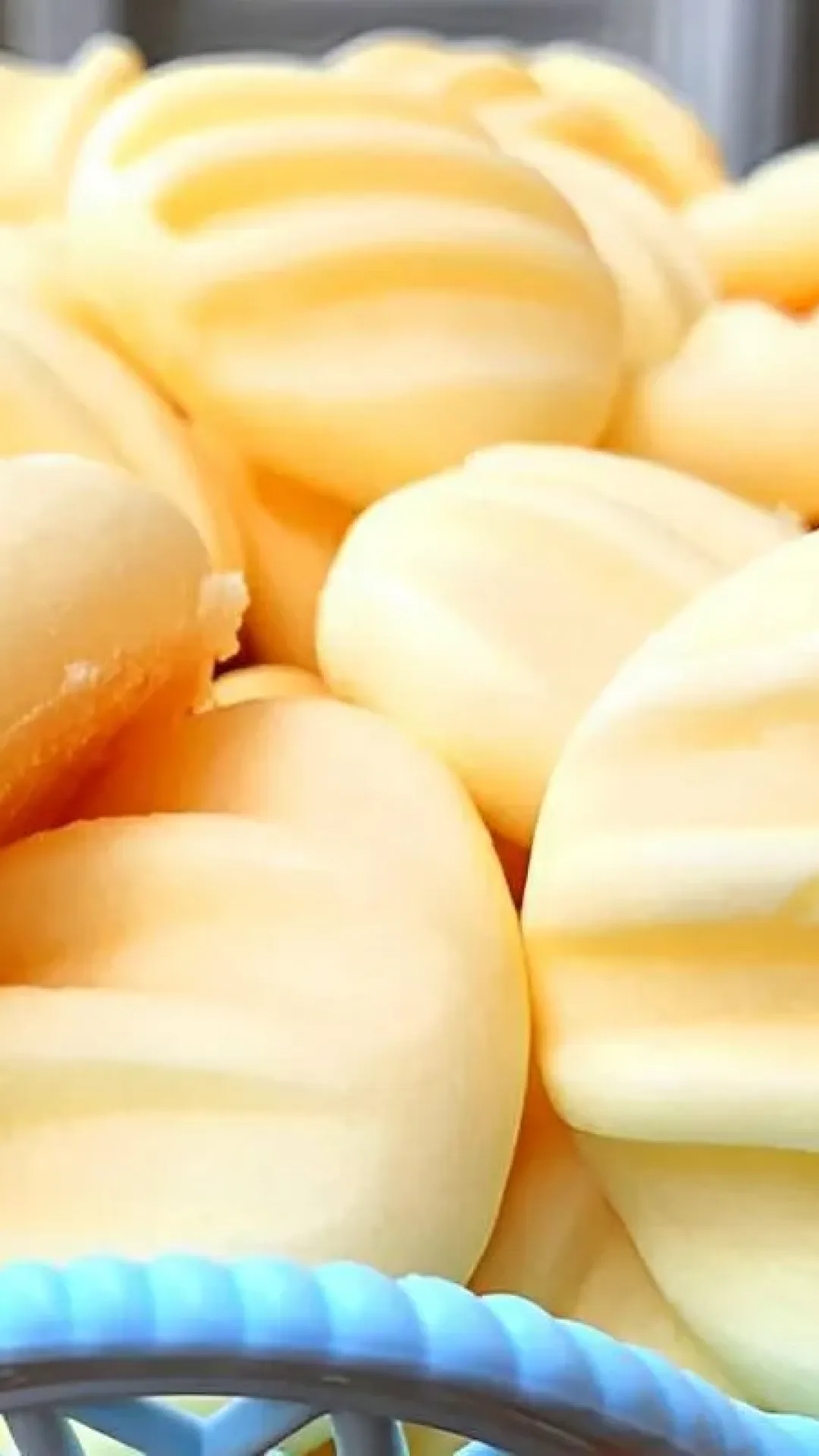 Biscoitinho de leite condensado caseiro simples é só misturar os ingredientes modelar e assar