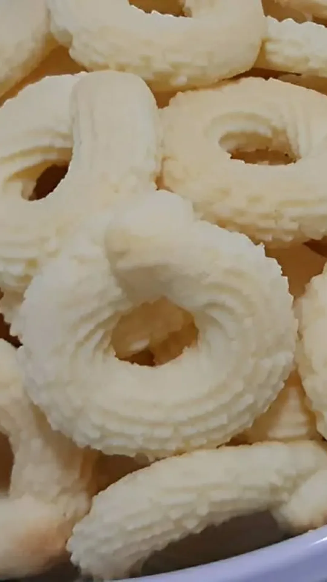Biscoitinho de nata da vovó derrete na boca e é perfeito para servir com chá ou café