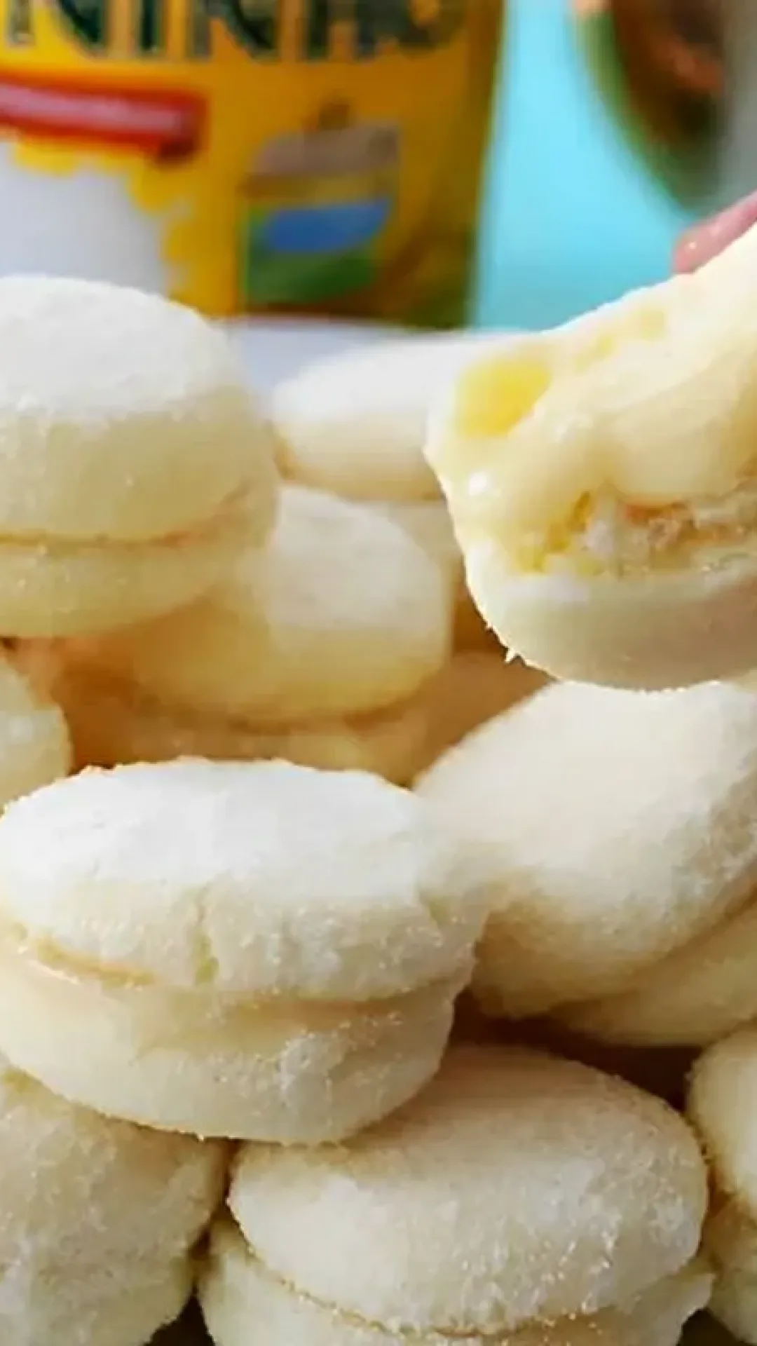 Biscoitinhos de Leite Ninho recheados simples e deliciosos perfeito para o seu lanche da tarde