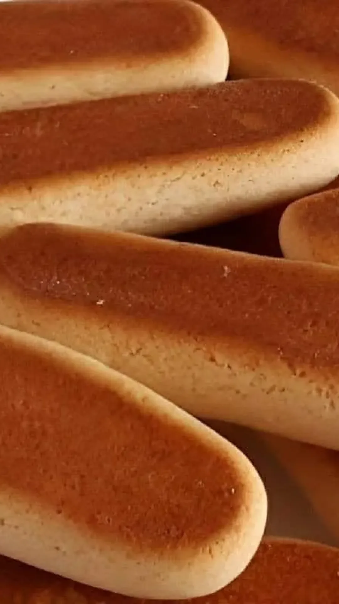 Biscoito assado com apenas 2 ingredientes perfeito para servir com chá ou café