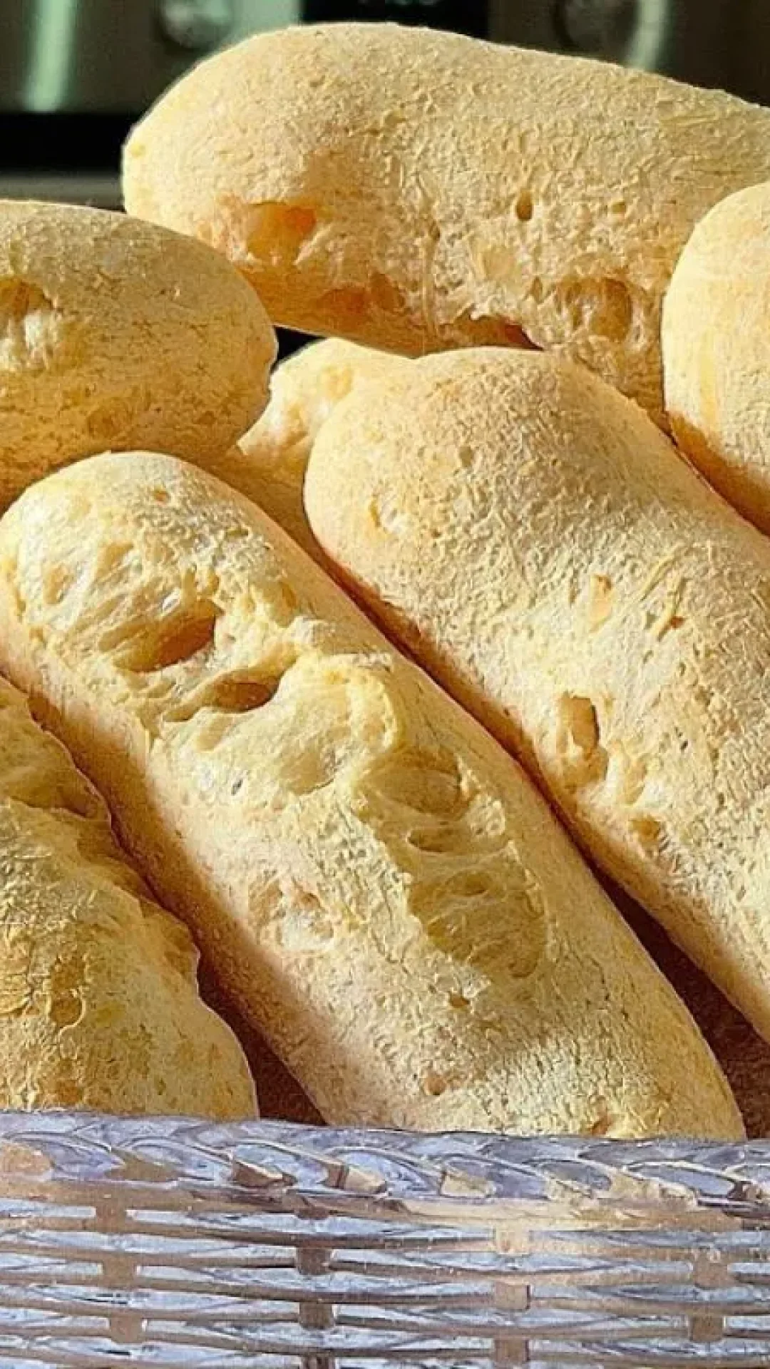 Biscoito de polvilho assado crocante e leve para acompanhar o café da manhã ou da tarde