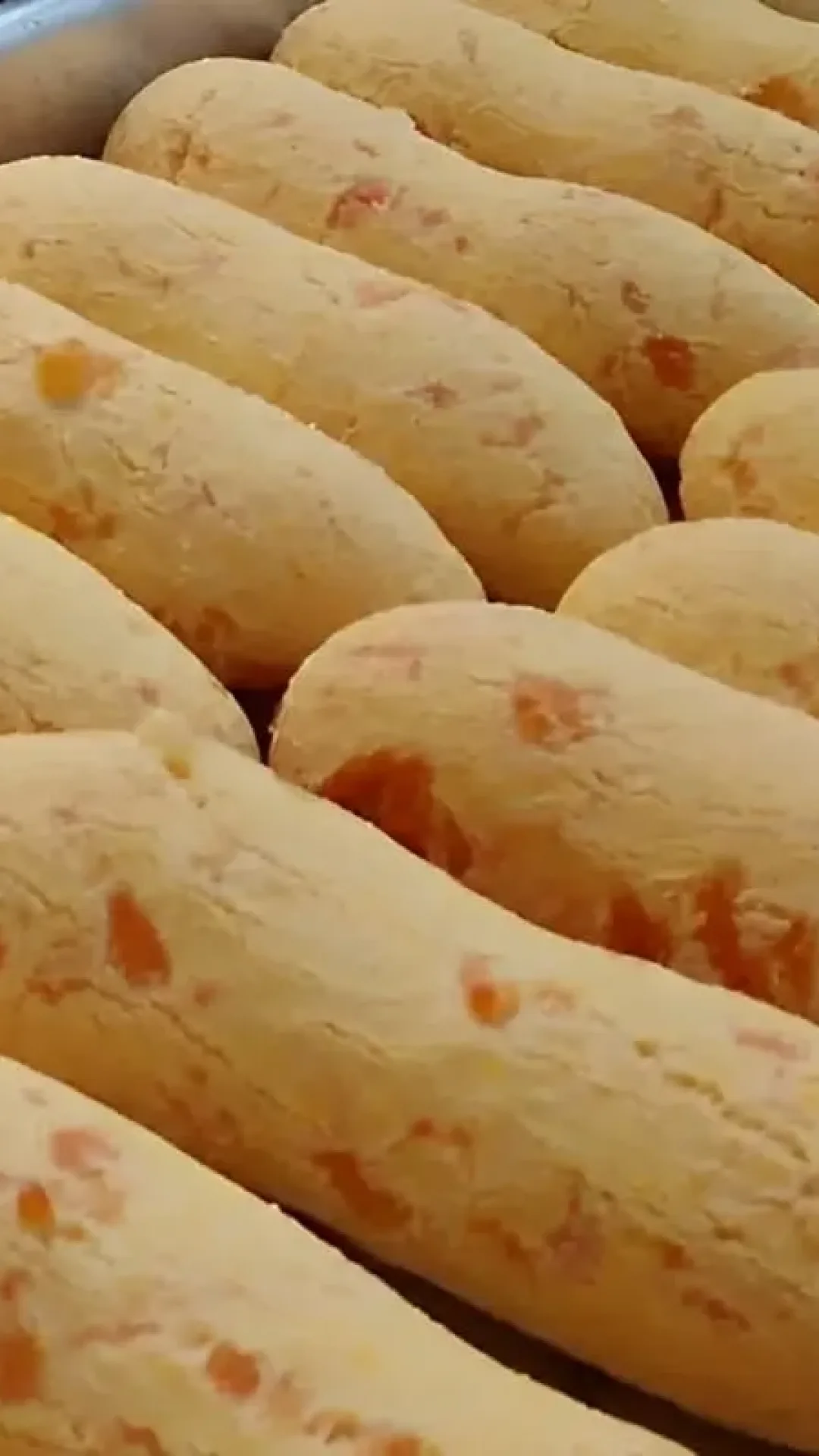 Biscoito de polvilho assado fácil é só misturar os ingredientes modelar e levar para assar