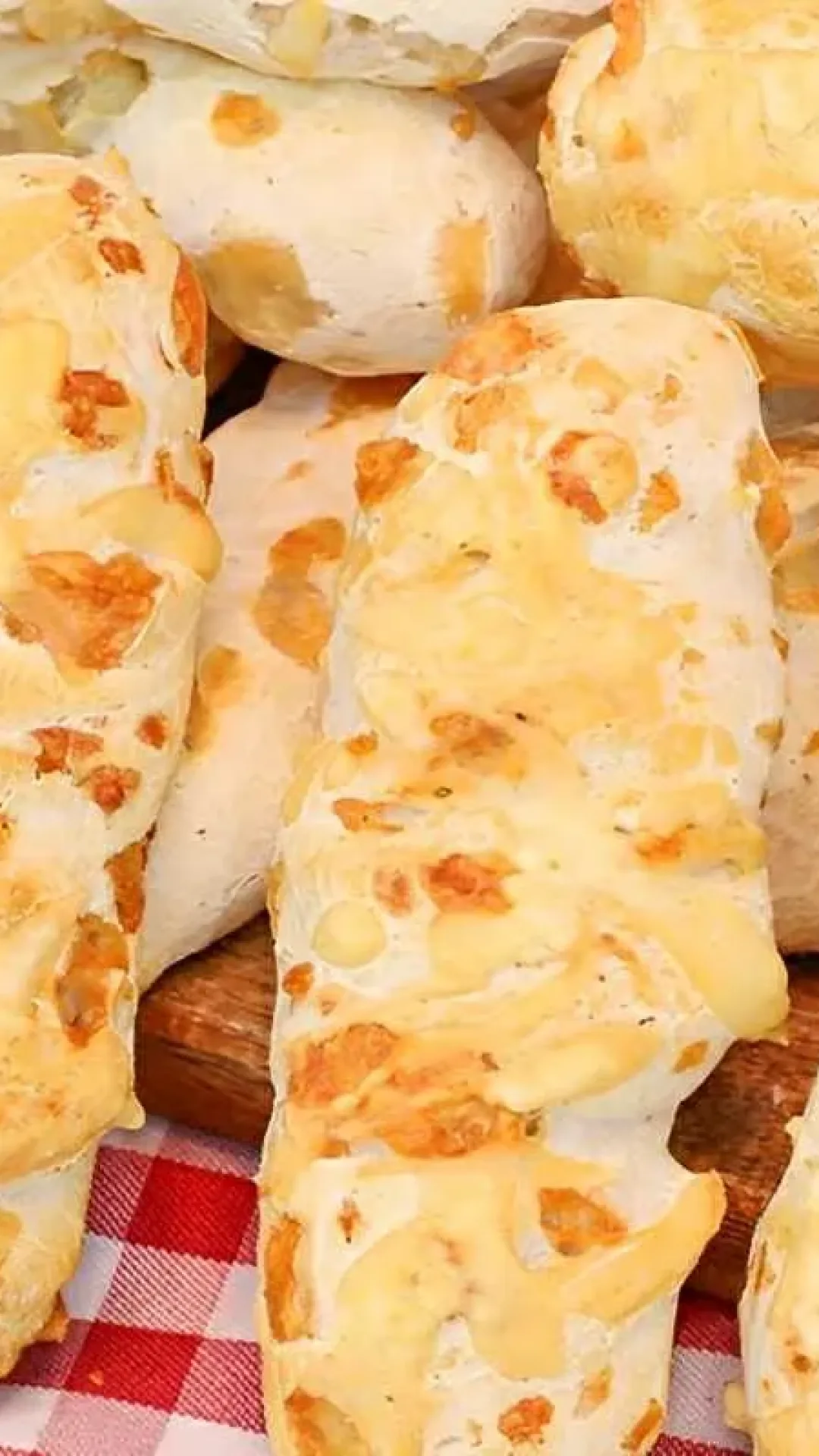 Biscoito de polvilho com queijo delicioso fácil de fazer e perfeito para a hora do café