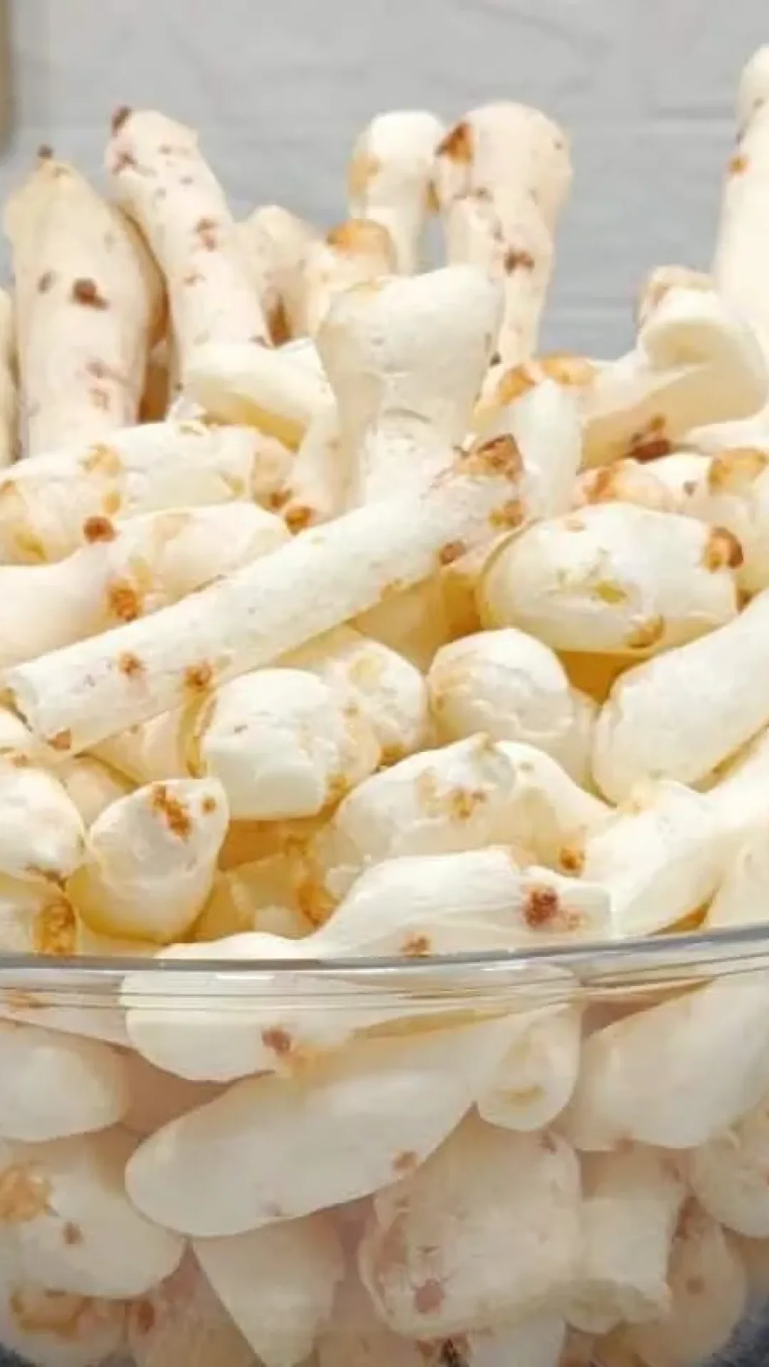 Biscoito de polvilho com um ovo só que rende muito e fica sequinho igual o da padaria