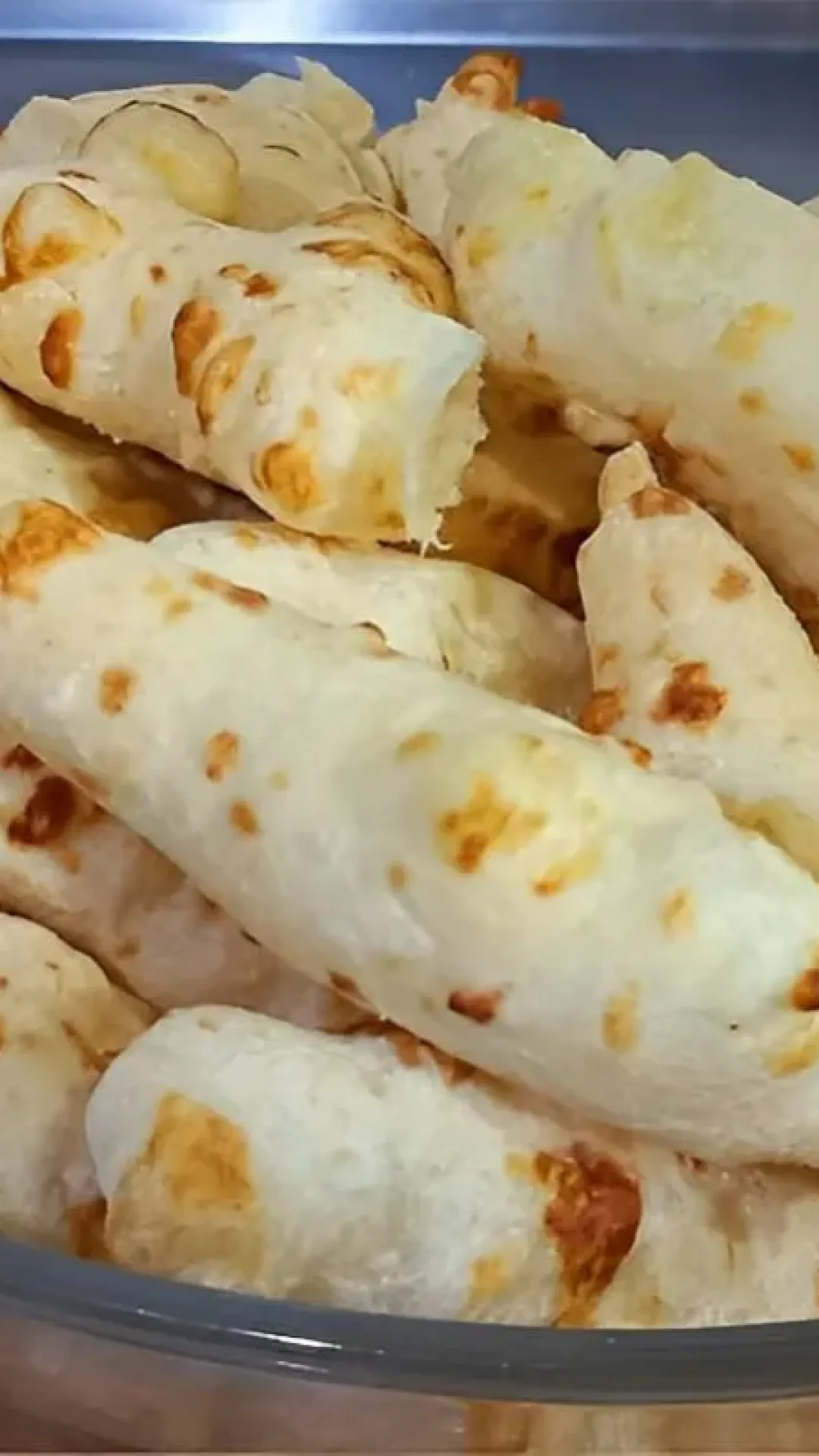 Biscoito de polvilho na airfryer fica pronto mais rápido e o sabor é maravilhoso