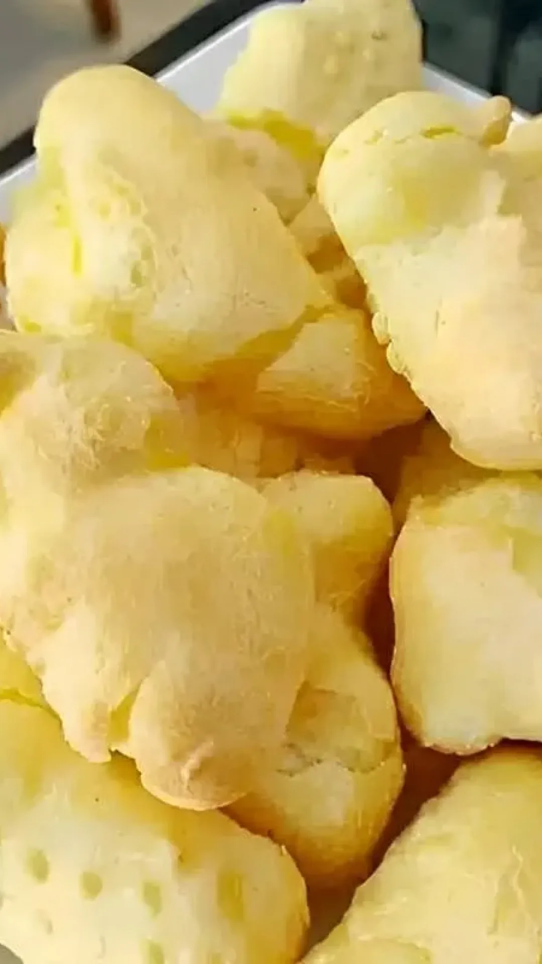 Biscoito de polvilho na AirFryer sequinho delicioso e não espirra na hora de fritar