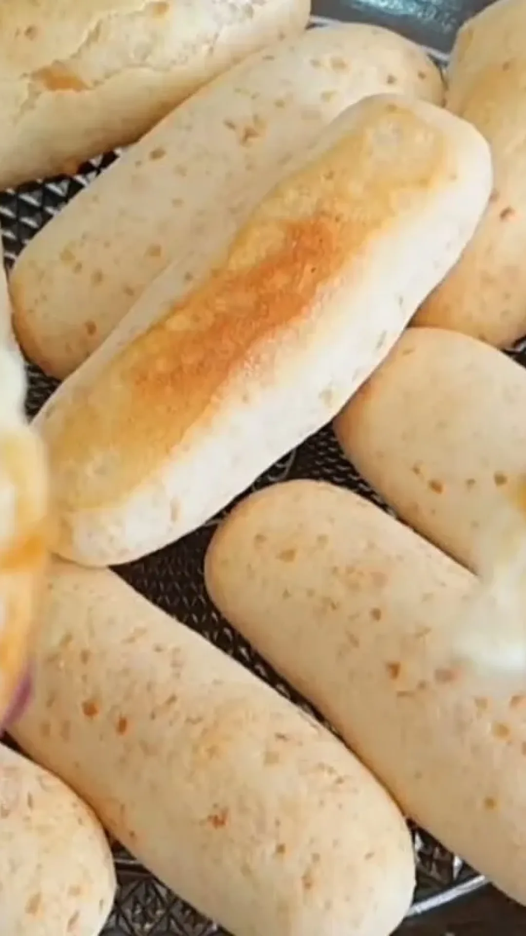 Biscoito de tapioca crocante e macio por dentro: ótimo com uma xícara de café quentinho