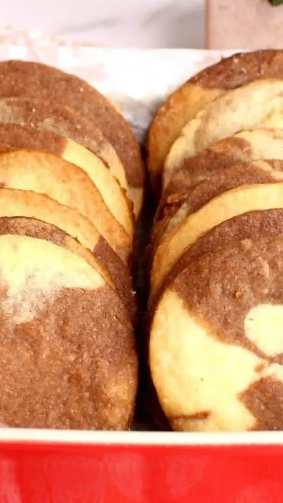 Biscoito mesclado, que combina dois sabores num amanteigado perfeito para acompanhar o chá ou café