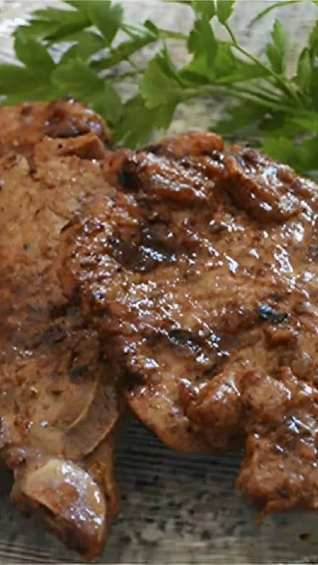 Bisteca suína suculenta feita na frigideira uma receita simples e deliciosa para o seu dia a dia