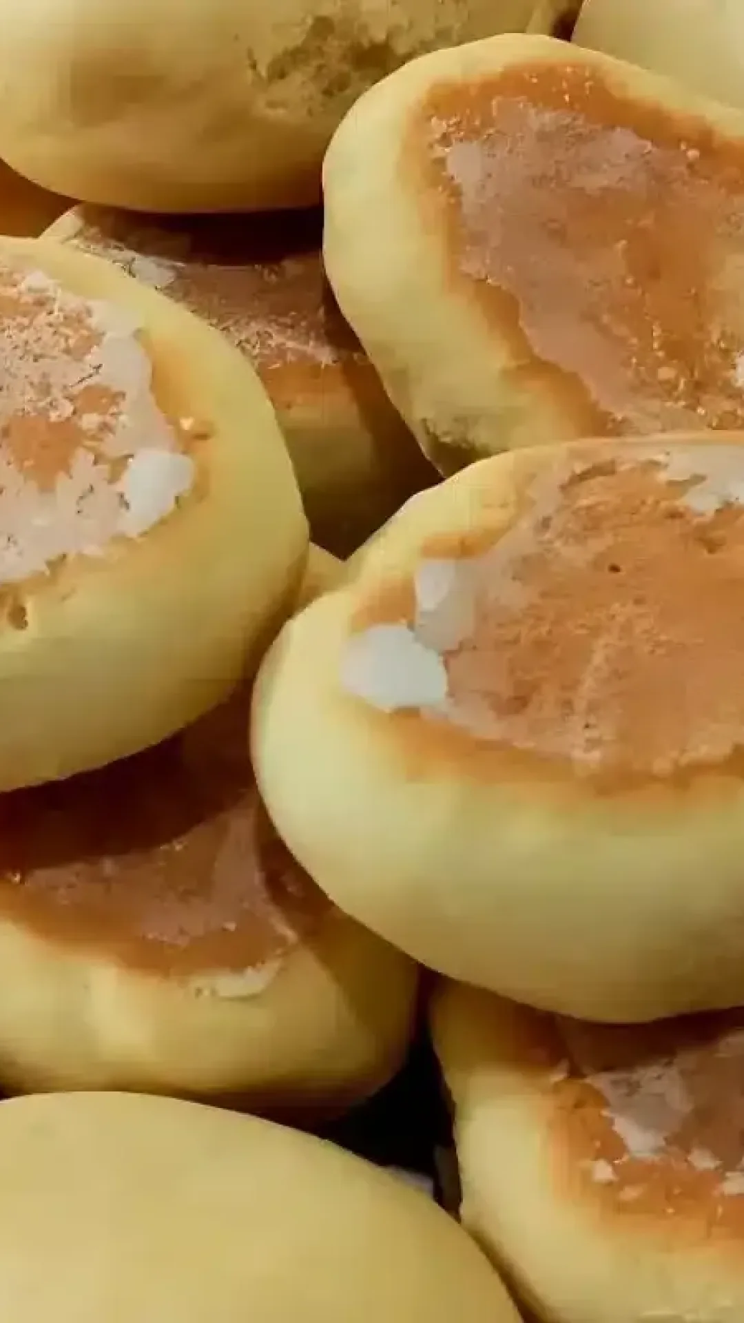 Bolacha doce fofinha muito macia, fácil e rápida de preparar, para servir com um café fresquinho