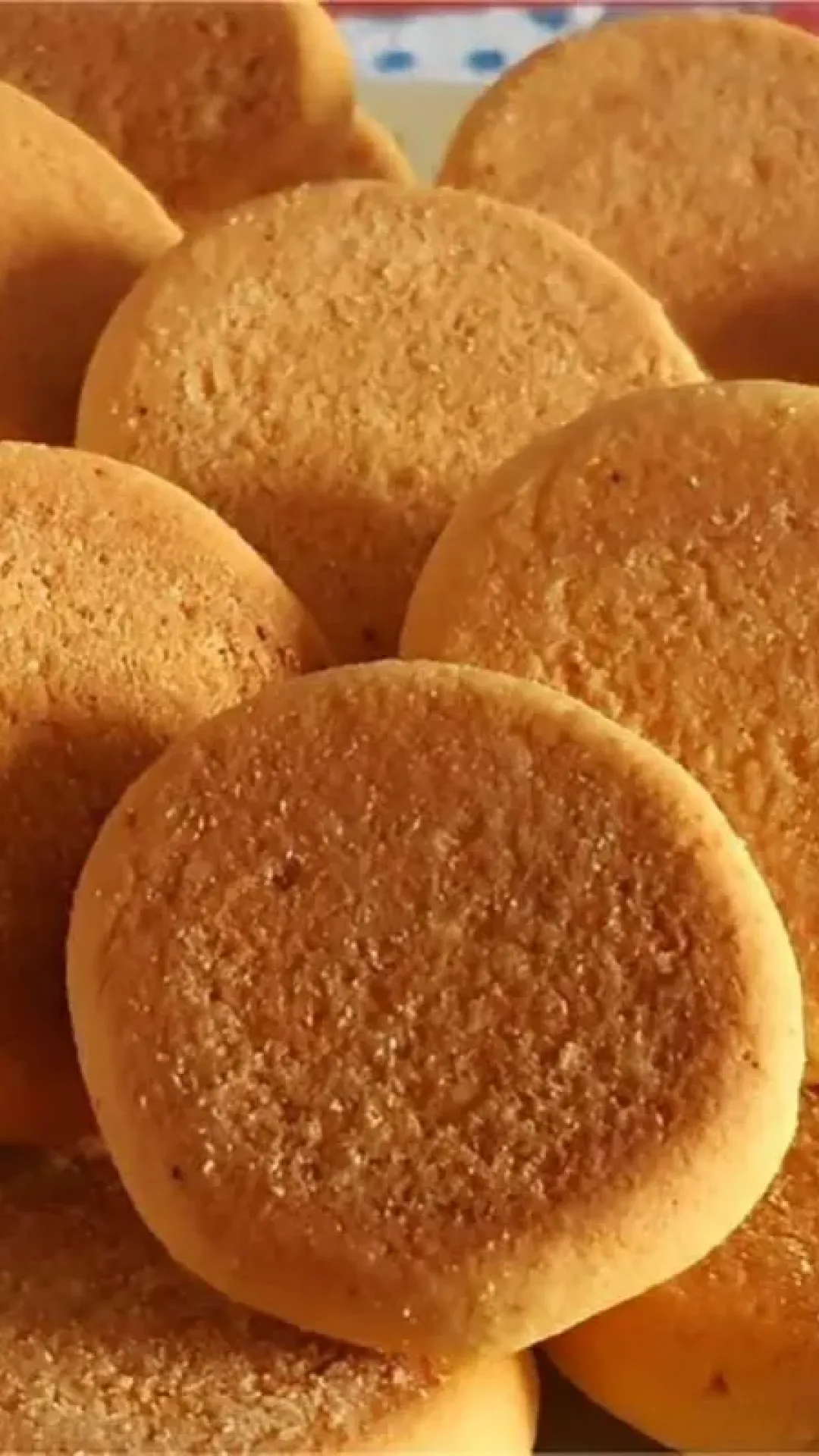 Bolachinha de fubá simples e fácil de fazer para servir com chá ou café