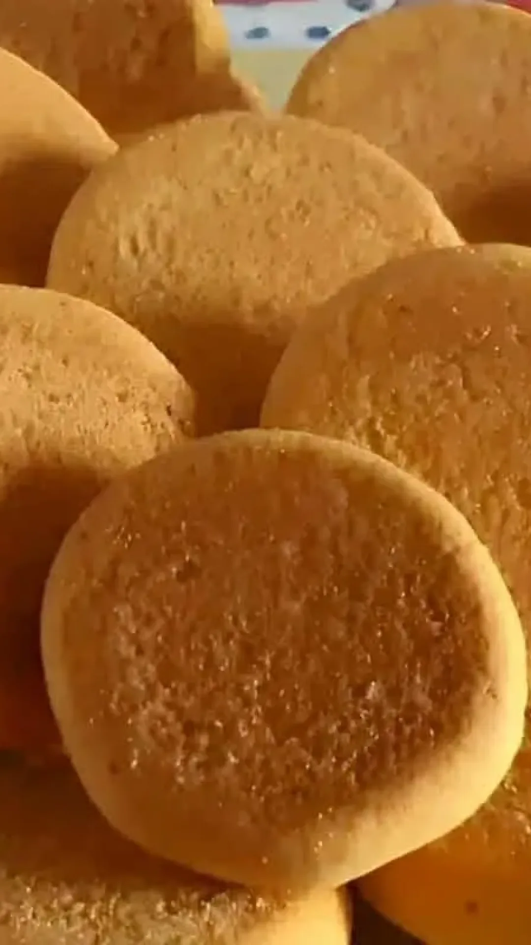 Bolachinha de fubá tão leve que some na boca perfeita para servir com chá ou café