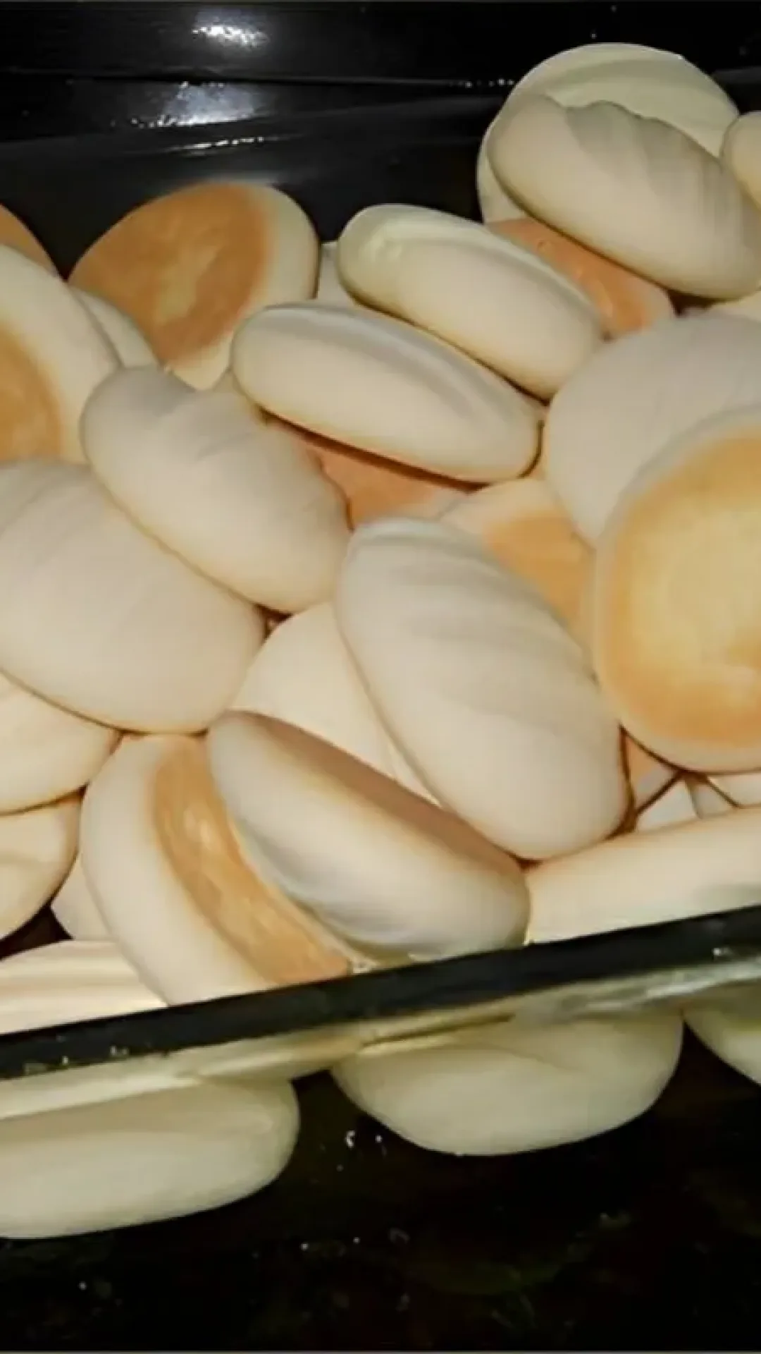Bolachinha de leite condensado muito fácil de fazer basta misturar tudo modelar e assar