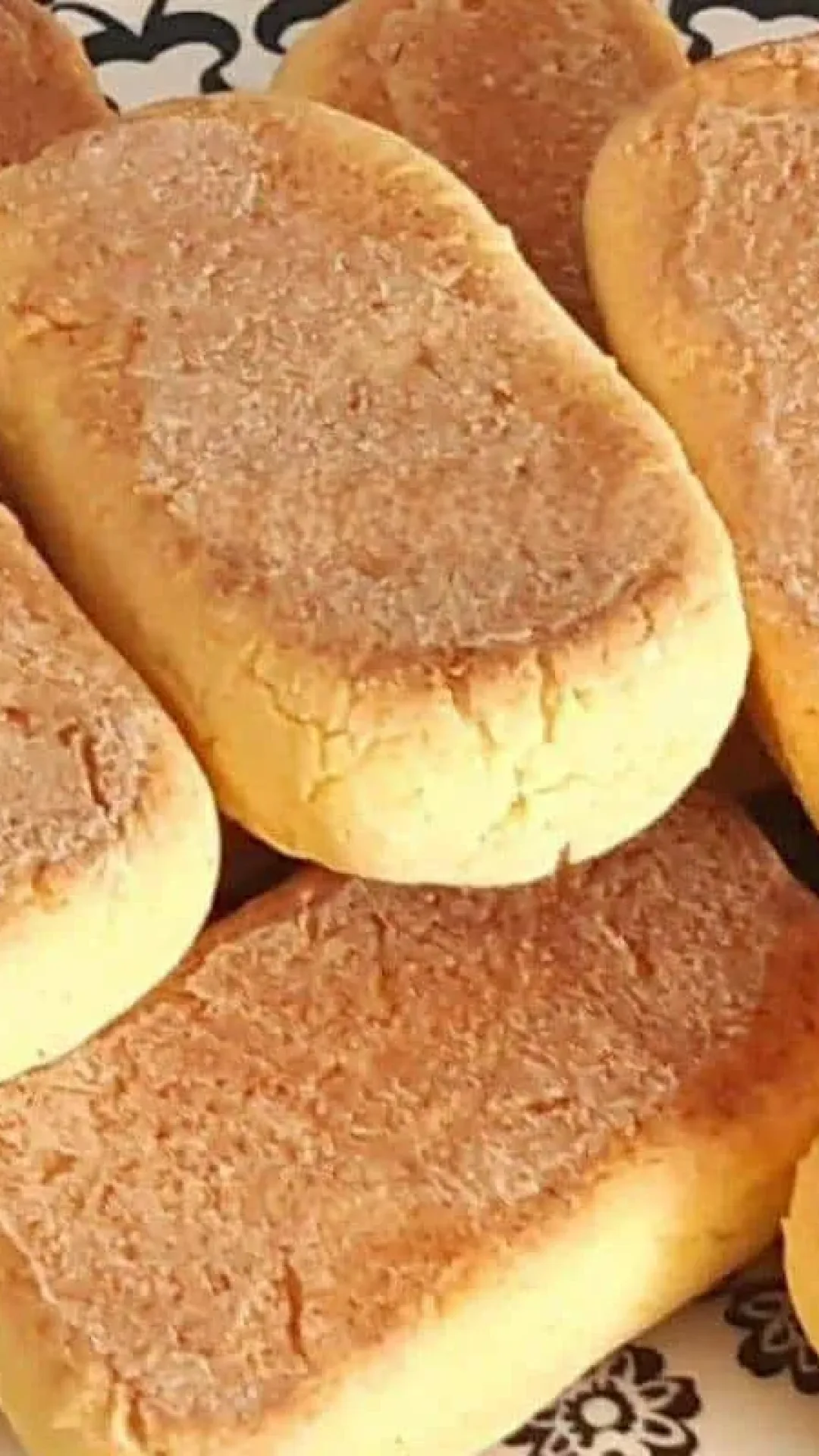 Bolachinha de milho que derrete na boca e fica pronto em minutos perfeita para servir com chá ou café