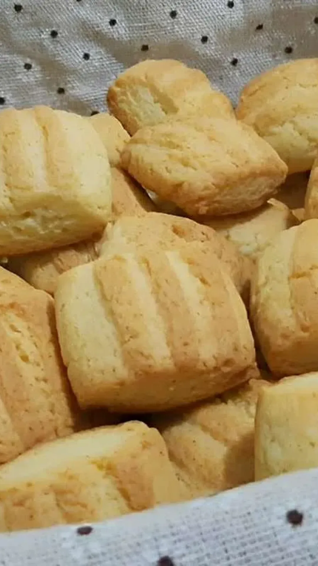 Bolachinha de nata que derrete na boca perfeita para servir com chá ou café